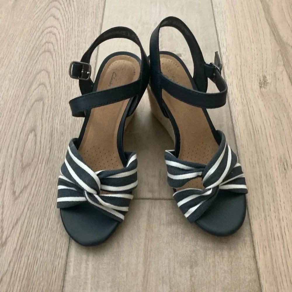 Clark’s Navy and White size 6W wedges NWOT - Picture 3 of 5